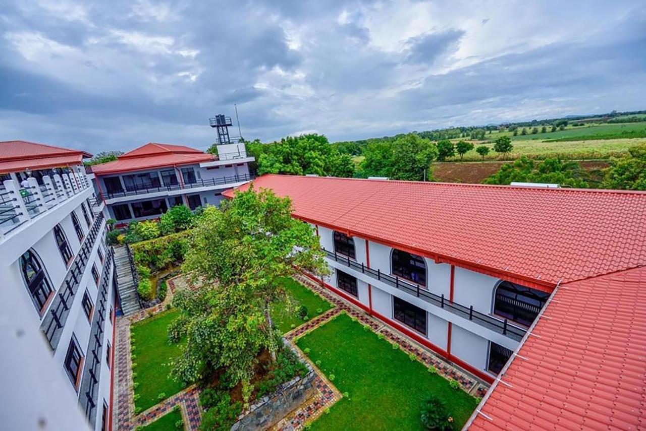 Hotel Centauria Wild Udawalawe Exterior foto